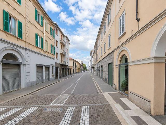 Locale Commerciale in affitto a Volta-Prealpi, Saronno