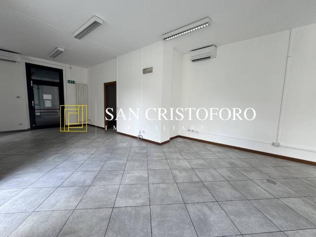 Locale Commerciale in affitto a Villaggio Matteotti, Saronno