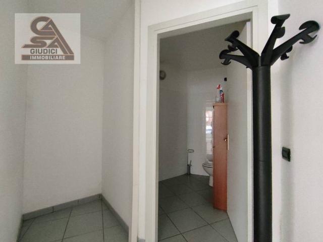 Locale Commerciale in affitto a Volta-Prealpi, Saronno