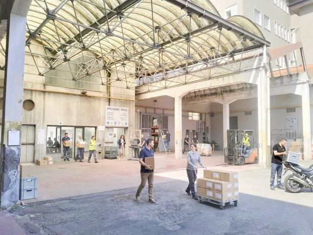 Locale Commerciale in affitto a Villaggio Matteotti, Saronno
