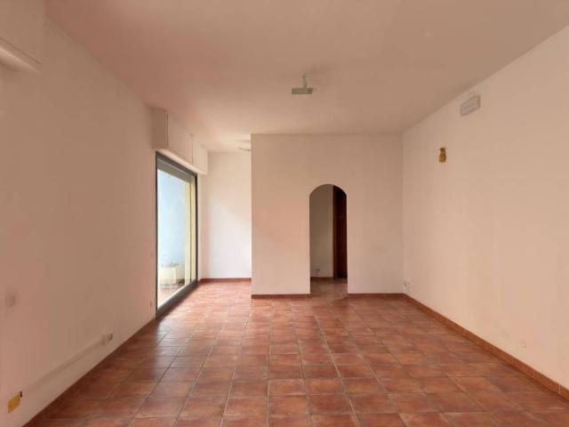 Locale Commerciale in affitto a Sarroch, Sardigna/Sardegna