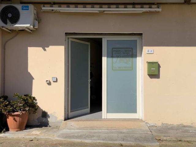Locale Commerciale in affitto a Sarroch, Sardigna/Sardegna