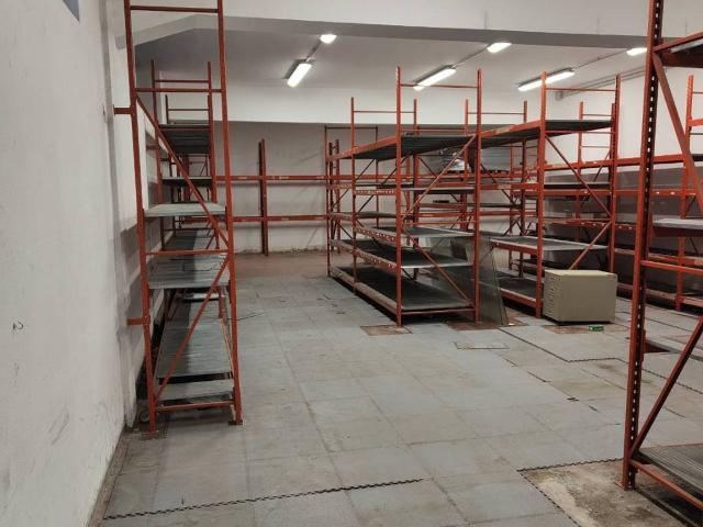 Locale Commerciale in affitto a Olmo, Sarzana