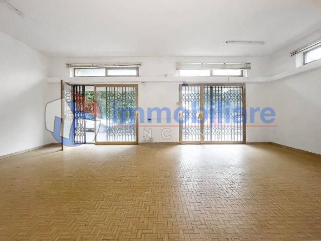 Locale Commerciale in affitto a Sarzana, Liguria