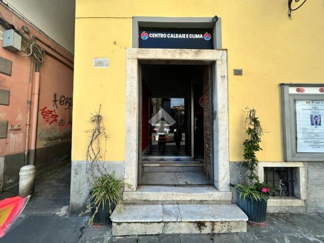 Locale Commerciale in affitto a Sarzana, Liguria