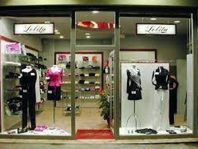 Locale Commerciale in affitto a Olmo, Sarzana