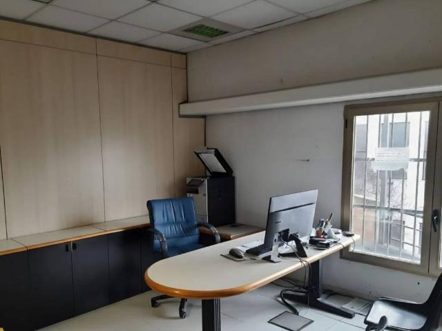 Locale Commerciale in affitto a Sarzana, Liguria