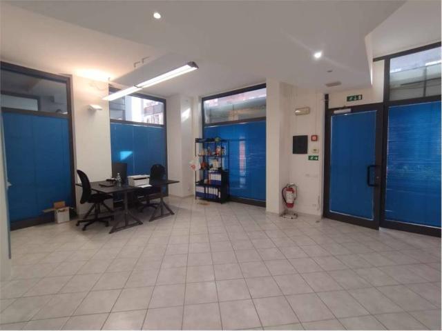 Locale Commerciale in affitto a Sarzana, Liguria