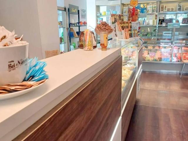Locale Commerciale in vendita a Olmo, Sarzana