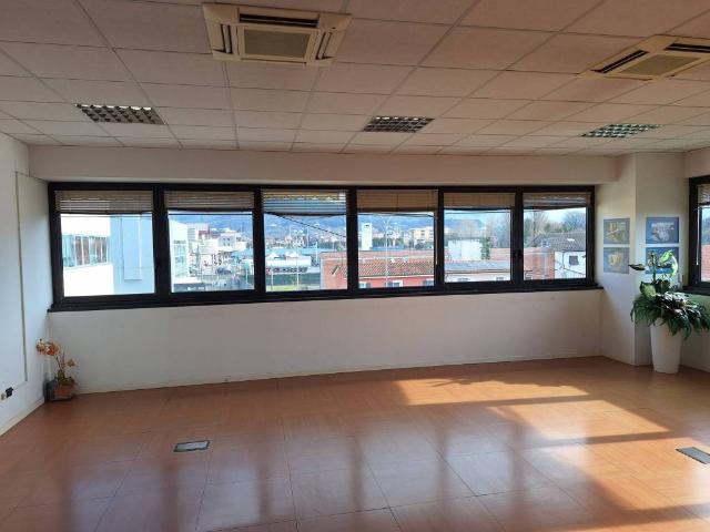 Locale Commerciale in affitto a Sarzana, Liguria