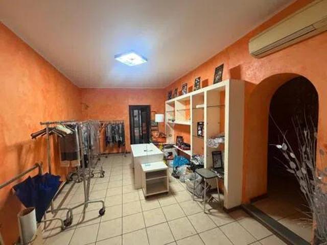 Locale Commerciale in affitto a Sarzana, Liguria