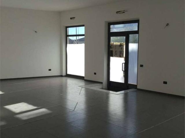 Locale Commerciale in affitto a Sarzana, Liguria