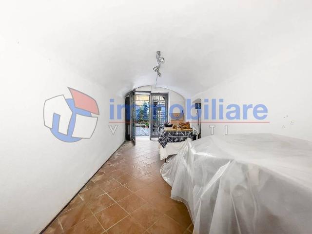 Locale Commerciale in affitto a Sarzana, Liguria