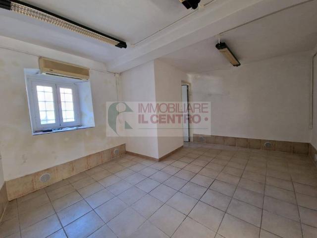 Locale Commerciale in affitto a Sarzana, Liguria