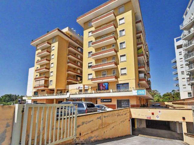 Locale Commerciale in affitto a Rizzeddu, Sassari