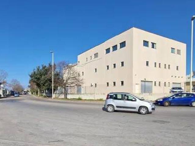 Locale Commerciale in affitto a Predda Niedda, Cala Di Volpe