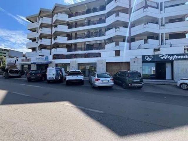 Locale Commerciale in affitto a Monserrato, Cala Di Volpe