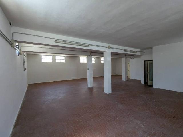 Locale Commerciale in affitto a Unione dei comuni Valli del Reno, Lavino e Samoggia, Sasso Marconi