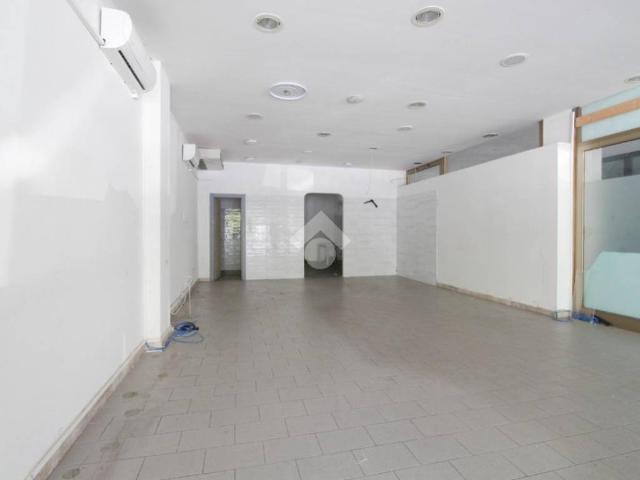 Locale Commerciale in affitto a Unione dei comuni del Distretto Ceramico, Sassuolo