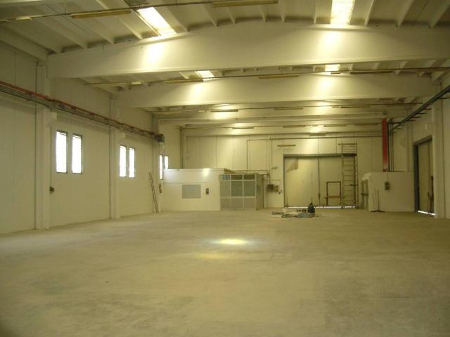 Locale Commerciale in affitto a Unione dei comuni del Distretto Ceramico, Sassuolo