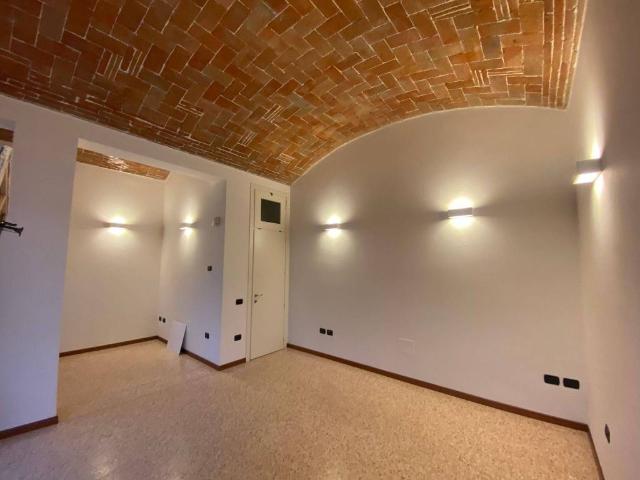 Locale Commerciale in affitto a Unione dei comuni del Distretto Ceramico, Sassuolo