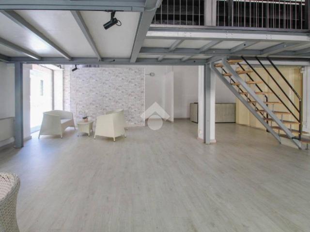 Locale Commerciale in affitto a Unione dei comuni del Distretto Ceramico, Sassuolo