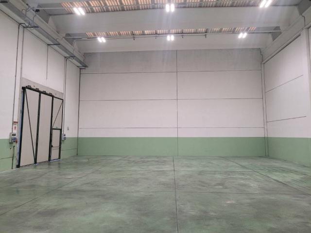Locale Commerciale in affitto a Ancora, Sassuolo