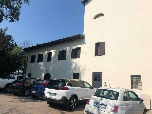 Locale Commerciale in affitto a Unione dei comuni del Distretto Ceramico, Sassuolo