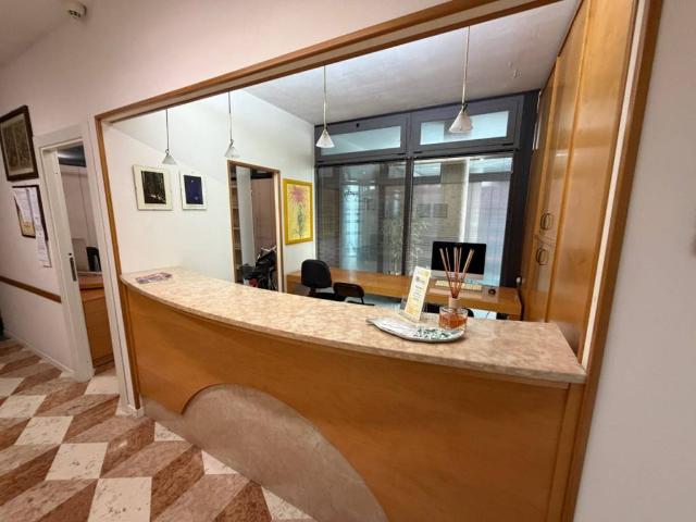 Locale Commerciale in affitto a Unione dei comuni del Distretto Ceramico, Sassuolo