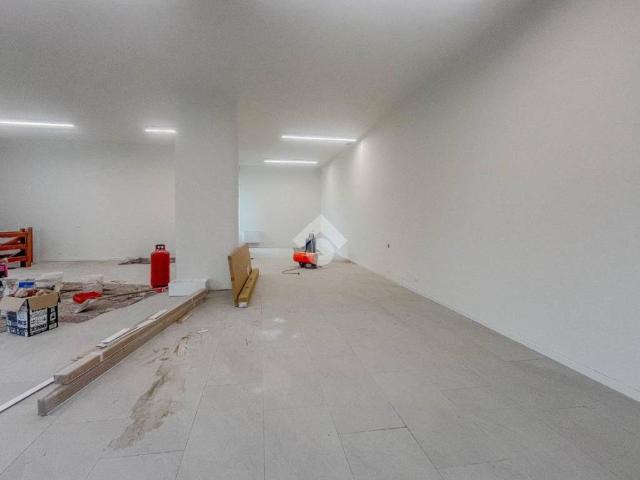 Locale Commerciale in affitto a Unione dei comuni del Distretto Ceramico, Sassuolo