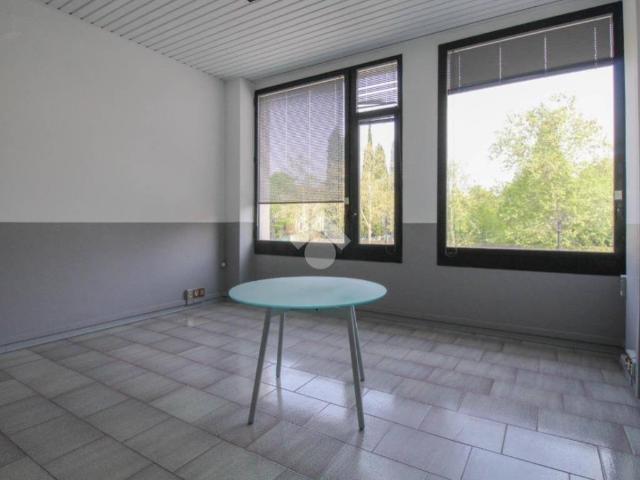 Locale Commerciale in affitto a Unione dei comuni del Distretto Ceramico, Sassuolo