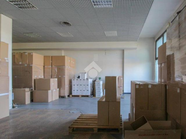 Locale Commerciale in affitto a Unione dei comuni del Distretto Ceramico, Sassuolo