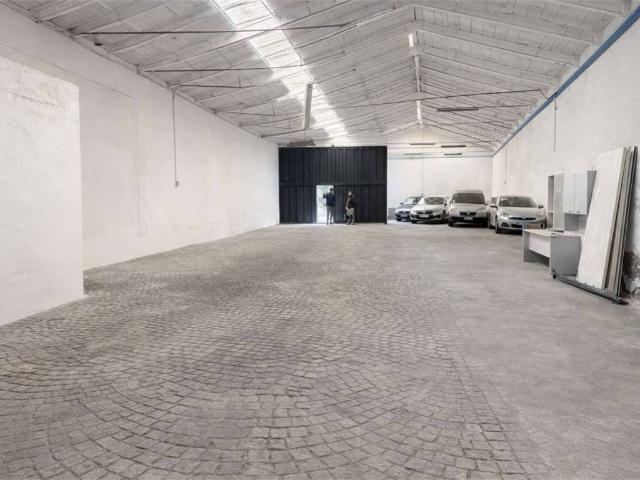 Locale Commerciale in affitto a Unione dei comuni del Distretto Ceramico, Sassuolo