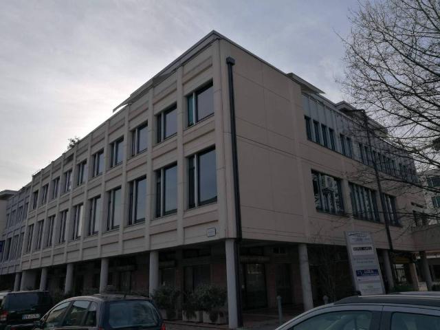 Locale Commerciale in affitto a Unione dei comuni del Distretto Ceramico, Sassuolo