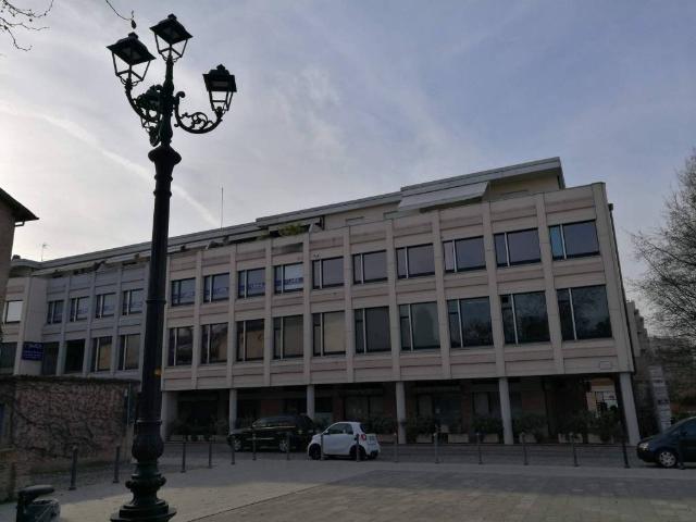 Locale Commerciale in affitto a Unione dei comuni del Distretto Ceramico, Sassuolo