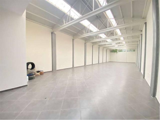 Locale Commerciale in affitto a Unione dei comuni del Distretto Ceramico, Sassuolo