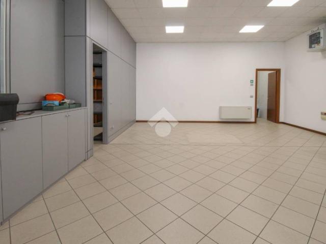 Locale Commerciale in affitto a Unione dei comuni del Distretto Ceramico, Sassuolo