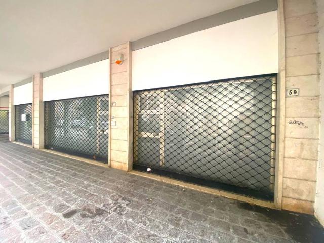 Locale Commerciale in vendita a Unione dei comuni del Distretto Ceramico, Sassuolo