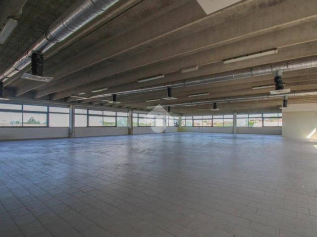 Locale Commerciale in affitto a Unione dei comuni del Distretto Ceramico, Sassuolo