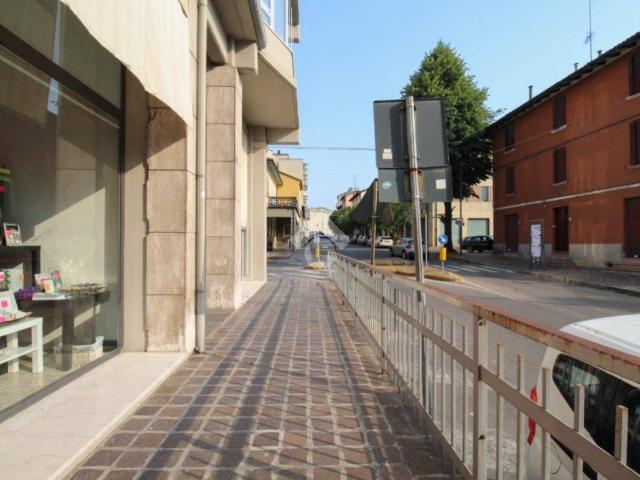 Locale Commerciale in affitto a Unione dei comuni del Distretto Ceramico, Sassuolo