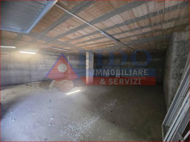 Locale Commerciale in affitto a Nola, Campania