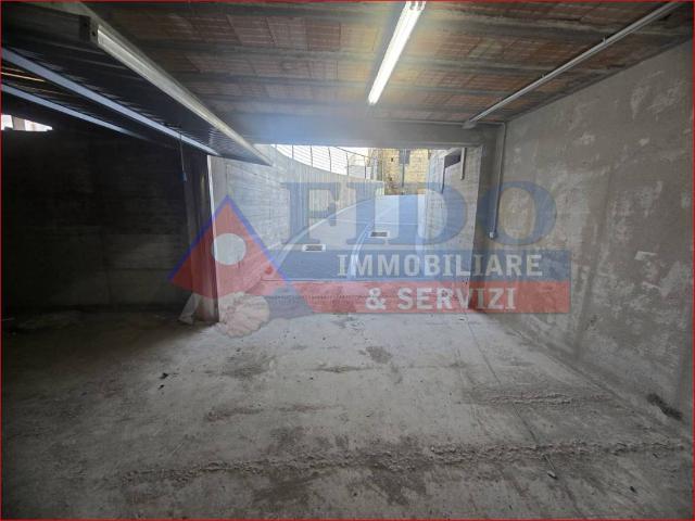 Locale Commerciale in affitto a Nola, Campania