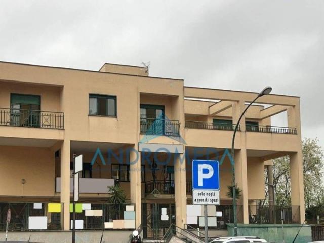Locale Commerciale in affitto a Saviano, Campania