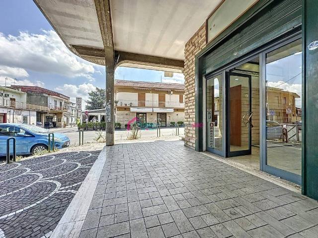 Locale Commerciale in affitto a Nola, Campania