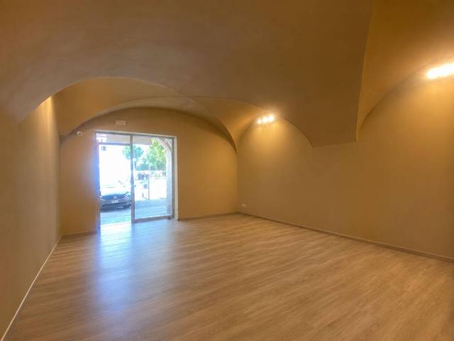 Locale Commerciale in affitto a Piemonte, Cuneo
