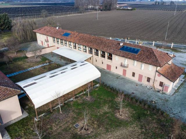 Locale Commerciale in affitto a Santa Rosalia, Piemonte