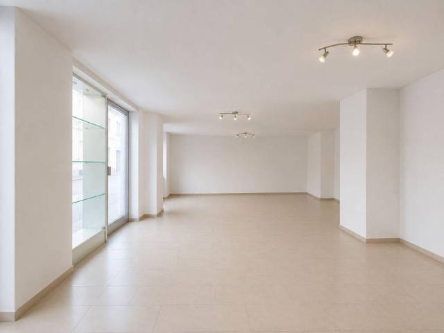 Locale Commerciale in affitto a Piemonte, Cuneo