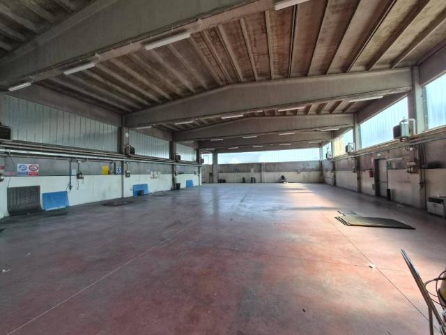 Locale Commerciale in affitto a Piemonte, Cuneo