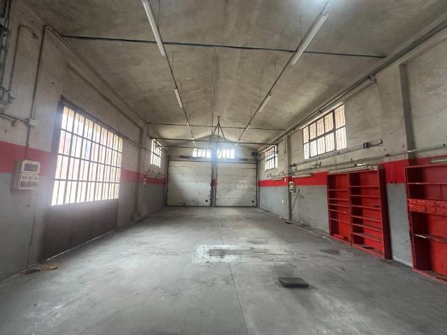 Locale Commerciale in affitto a Piemonte, Cuneo