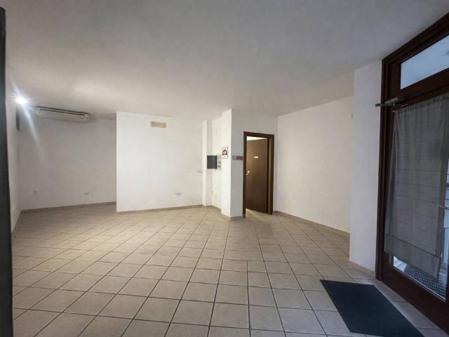Locale Commerciale in affitto a Piemonte, Cuneo